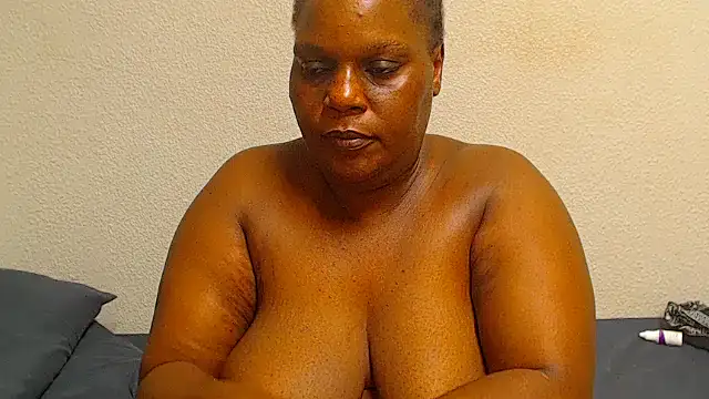 Busty42DDZA online show from May 1, 2026, 4:17 am