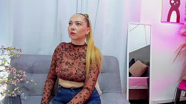 Snapshot of KahiaSmith chatting on July 24, 2026, 12:36 pm KahiaSmith online show from July 24, 2026, 12:36 pm