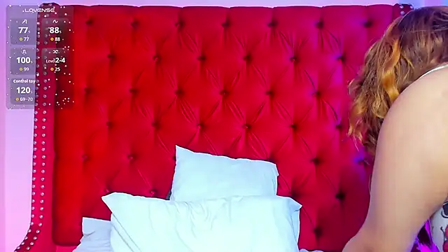 Snapshot of SunnyHoney_ chatting on June 9, 2026, 12:17 pm SunnyHoney online show from June 9, 2026, 12:17 pm