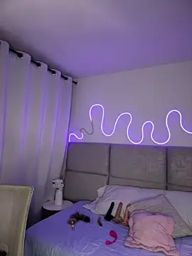 Abrilll2 online show from March 10, 2026, 2:16 am