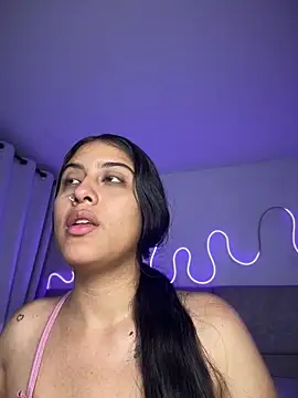 Abrilll2 online show from March 18, 2026, 2:37 am