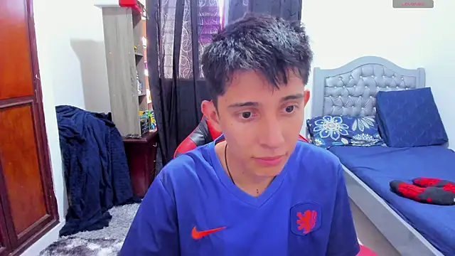 Snapshot of gomitaboy1 chatting on May 15, 2026, 7:32 pm gomitaboy1 online show from May 15, 2026, 7:32 pm