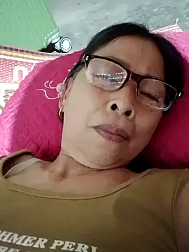 Snapshot of Sky-rain98 chatting on May 17, 2026, 1:47 am Sky-rain98 online show from May 17, 2026, 1:47 am