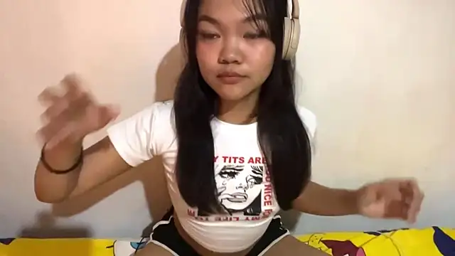 LynneCharley online show from March 17, 2026, 4:17 am