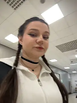 MaryLola online show from March 29, 2026, 9:53 am