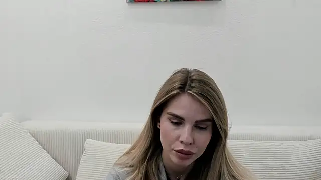 MollyCem online show from March 19, 2026, 5:28 pm