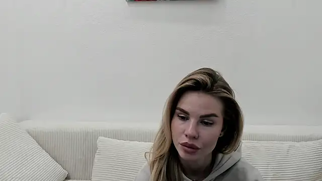 MollyCem online show from March 22, 2026, 6:44 pm