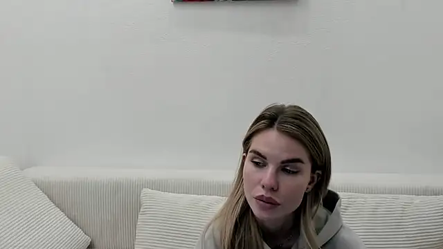 MollyCem online show from March 26, 2026, 8:14 pm