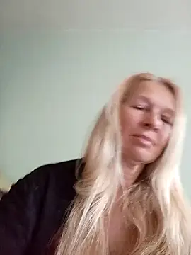 ViktoriaSexi1 online show from May 1, 2026, 3:33 am