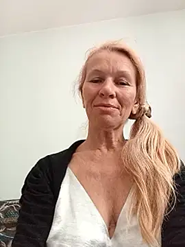 Snapshot of ViktoriaSexi1 chatting on May 4, 2026, 8:10 am ViktoriaSexi1 online show from May 4, 2026, 8:10 am