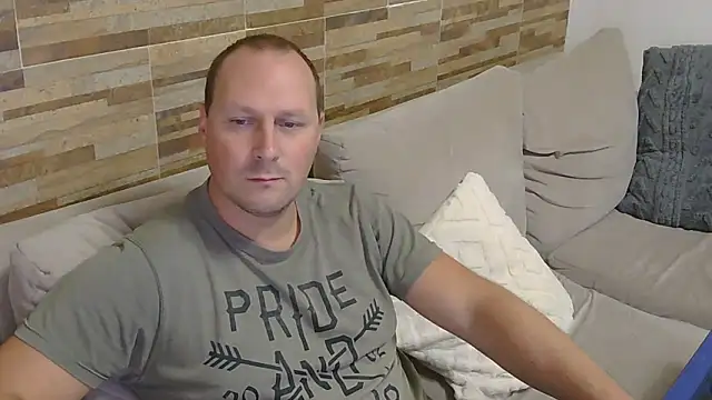lustonfan online show from April 21, 2026, 11:51 pm