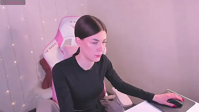 Snapshot of LunaRossaa chatting on May 8, 2026, 11:54 pm LunaRossaa online show from May 8, 2026, 11:54 pm