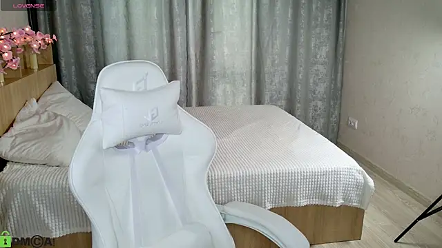 Sugar Kitten12 online show from June 23, 2026, 1:36 am
