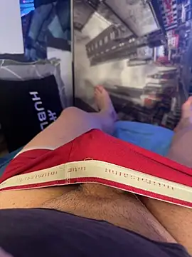 MatthewEmme2121 online show from May 5, 2026, 10:18 pm