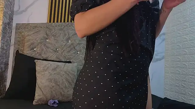 LyraenBlue online show from April 27, 2026, 5:33 pm