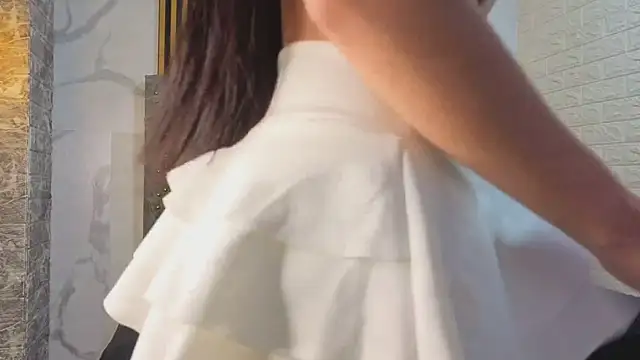 Snapshot of LyraenBlue chatting on May 30, 2026, 1:19 pm LyraenBlue online show from May 30, 2026, 1:19 pm