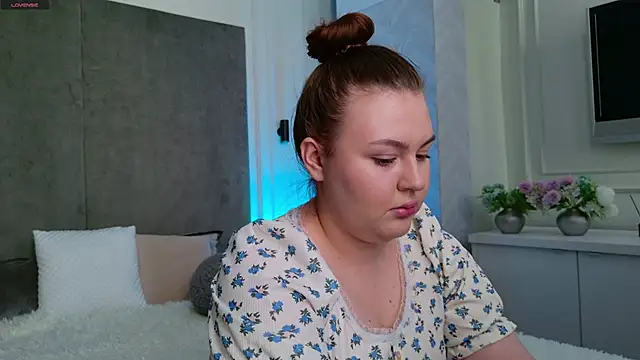 Mia Pearl online show from March 13, 2026, 12:45 pm