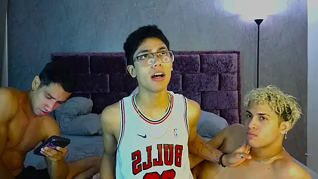 Snapshot of Wild_Squad chatting on April 30, 2026, 6:58 pm Wild Squad online show from April 30, 2026, 6:58 pm