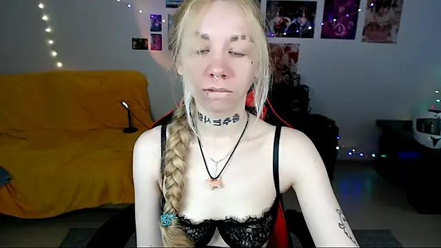 Nica Kawaii online show from July 17, 2026, 1:18 pm