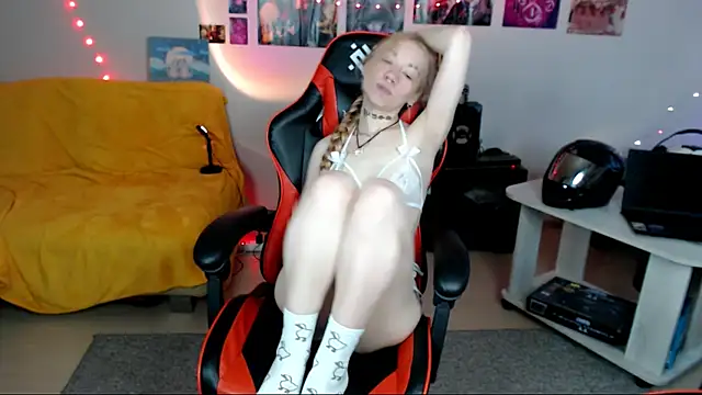Nica Kawaii online show from July 24, 2026, 2:04 pm