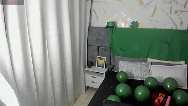 Laura Velle online show from March 18, 2026, 3:42 am