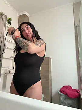 LunaSerenaX online show from March 29, 2026, 12:05 pm