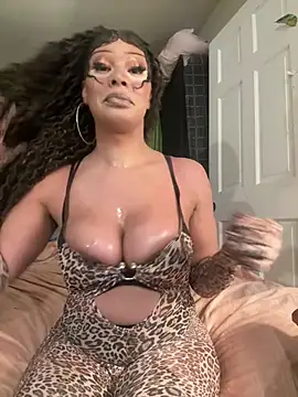 Riasvenenoo online show from May 5, 2026, 4:04 pm