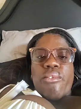 Snapshot of YourLiaa_ chatting on March 22, 2026, 6:55 pm YourLiaa online show from March 22, 2026, 6:55 pm