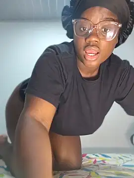 Snapshot of YourLiaa_ chatting on March 30, 2026, 5:30 am YourLiaa online show from March 30, 2026, 5:30 am