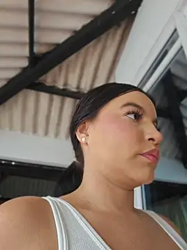 Snapshot of Pretty_Julieta chatting on May 25, 2026, 9:21 pm Pretty Julieta online show from May 25, 2026, 9:21 pm