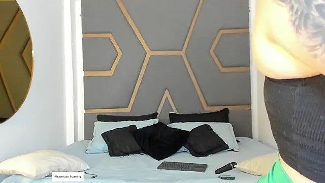 juana valkiria online show from June 19, 2026, 3:33 am