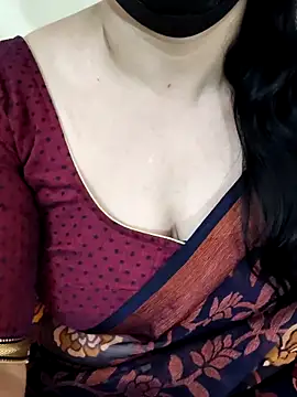 Snapshot of Yazhini-Cam chatting on June 11, 2026, 2:48 pm Yazhini-Cam online show from June 11, 2026, 2:48 pm