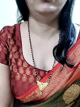 Snapshot of Yazhini-Cam chatting on June 15, 2026, 12:07 pm Yazhini-Cam online show from June 15, 2026, 12:07 pm
