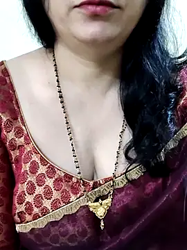 Snapshot of Yazhini-Cam chatting on June 16, 2026, 1:58 pm Yazhini-Cam online show from June 16, 2026, 1:58 pm