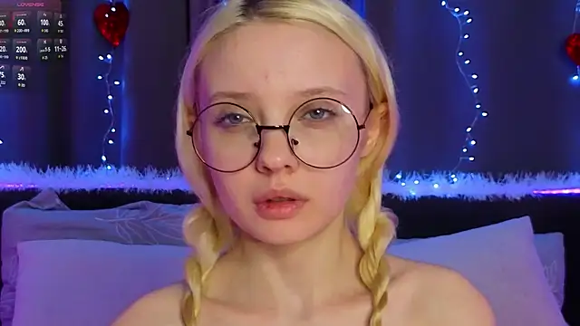 TwilaDona online show from March 17, 2026, 1:21 am