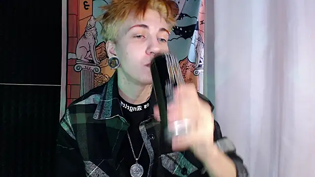 ray-taylorrr online show from March 14, 2026, 1:38 pm