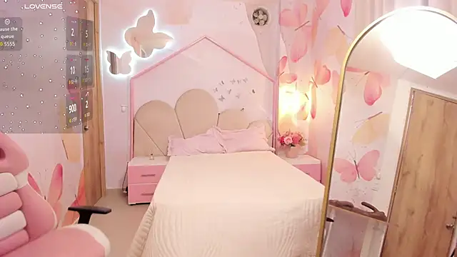 emilynaughty   online show from March 12, 2026, 7:53 pm