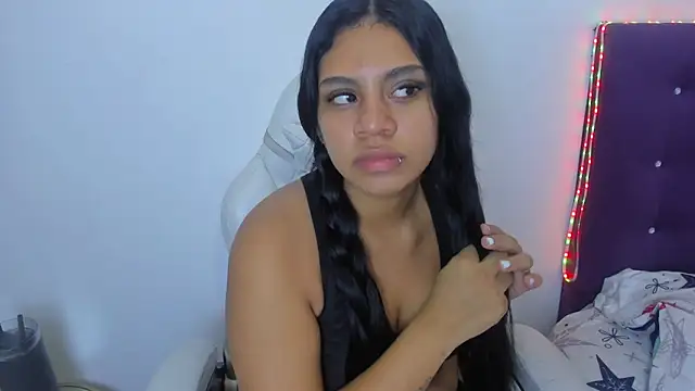 madelinesquirt online show from April 25, 2026, 7:00 pm