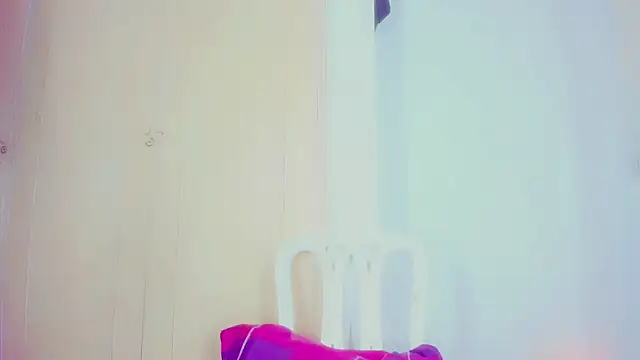 laaura dolll online show from April 30, 2026, 3:13 am