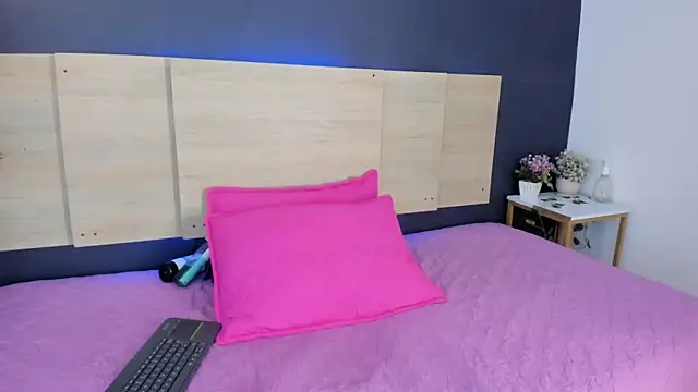 Snapshot of Em1ly_jones chatting on March 16, 2026, 12:53 pm Em1ly jones online show from March 16, 2026, 12:53 pm