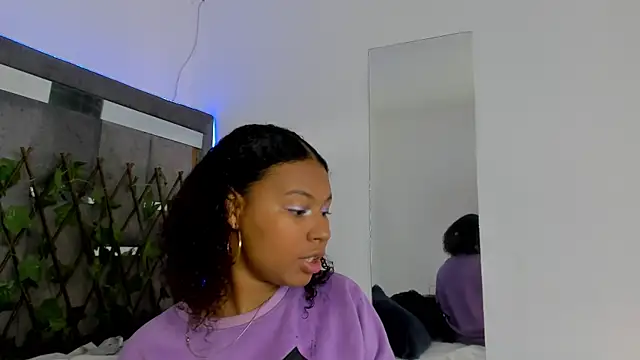tatianasquirthot online show from April 3, 2026, 7:01 pm