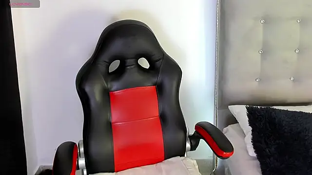 tatianasquirthot online show from May 1, 2026, 7:18 pm