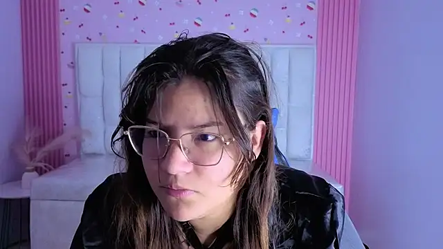 lucero s1 online show from April 30, 2026, 3:13 am