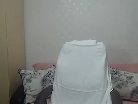 Snapshot of BlondEagleMuscle chatting on May 5, 2026, 7:33 pm BlondEagleMuscle online show from May 5, 2026, 7:33 pm