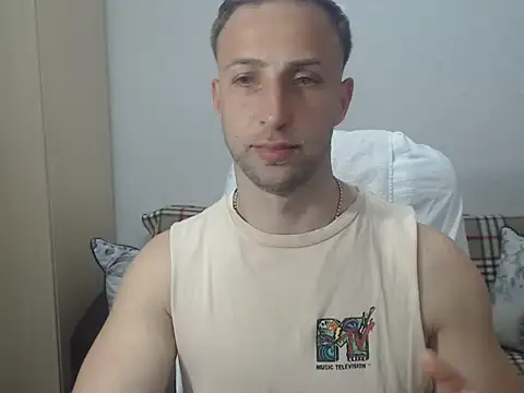 Snapshot of BlondEagleMuscle chatting on June 19, 2026, 8:45 pm BlondEagleMuscle online show from June 19, 2026, 8:45 pm