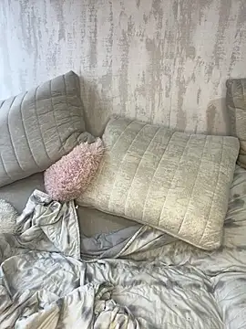 myeli10 online show from March 8, 2026, 3:38 pm