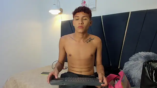 junior cum18 online show from March 15, 2026, 3:12 am