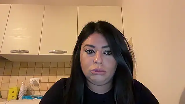 Snapshot of giaduzza chatting on April 22, 2026, 3:35 pm giaduzza online show from April 22, 2026, 3:35 pm