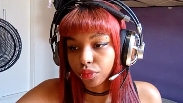 emilycloves online show from March 16, 2026, 2:10 pm