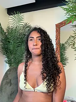 SoyJuliana 19 online show from March 15, 2026, 4:07 am